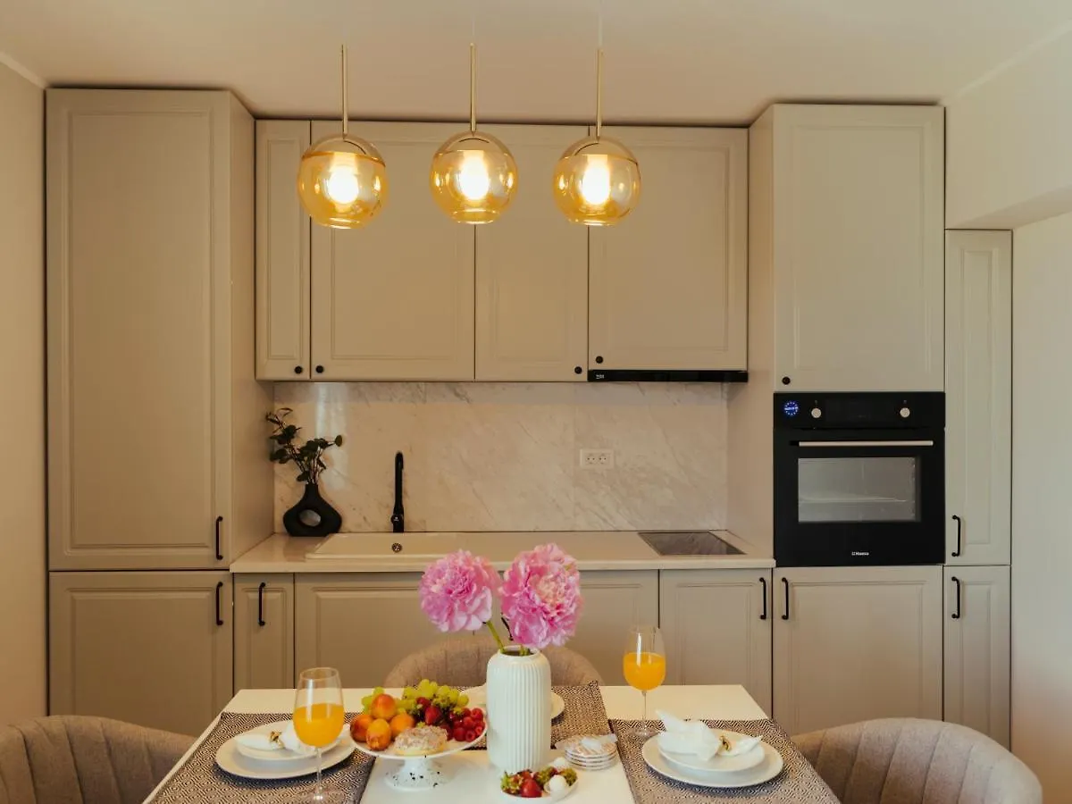 Superb City View - Bright & Stylish - 2Br Bucarest Appartamento